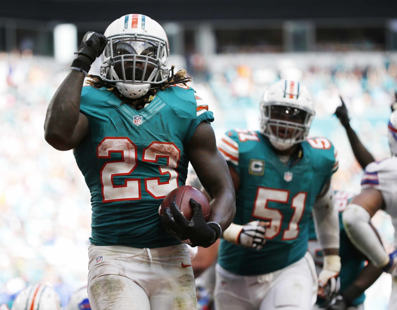 2016: Jay Ajayi ties NFL record with back-to-back 200-yard rushing games for Dolphins